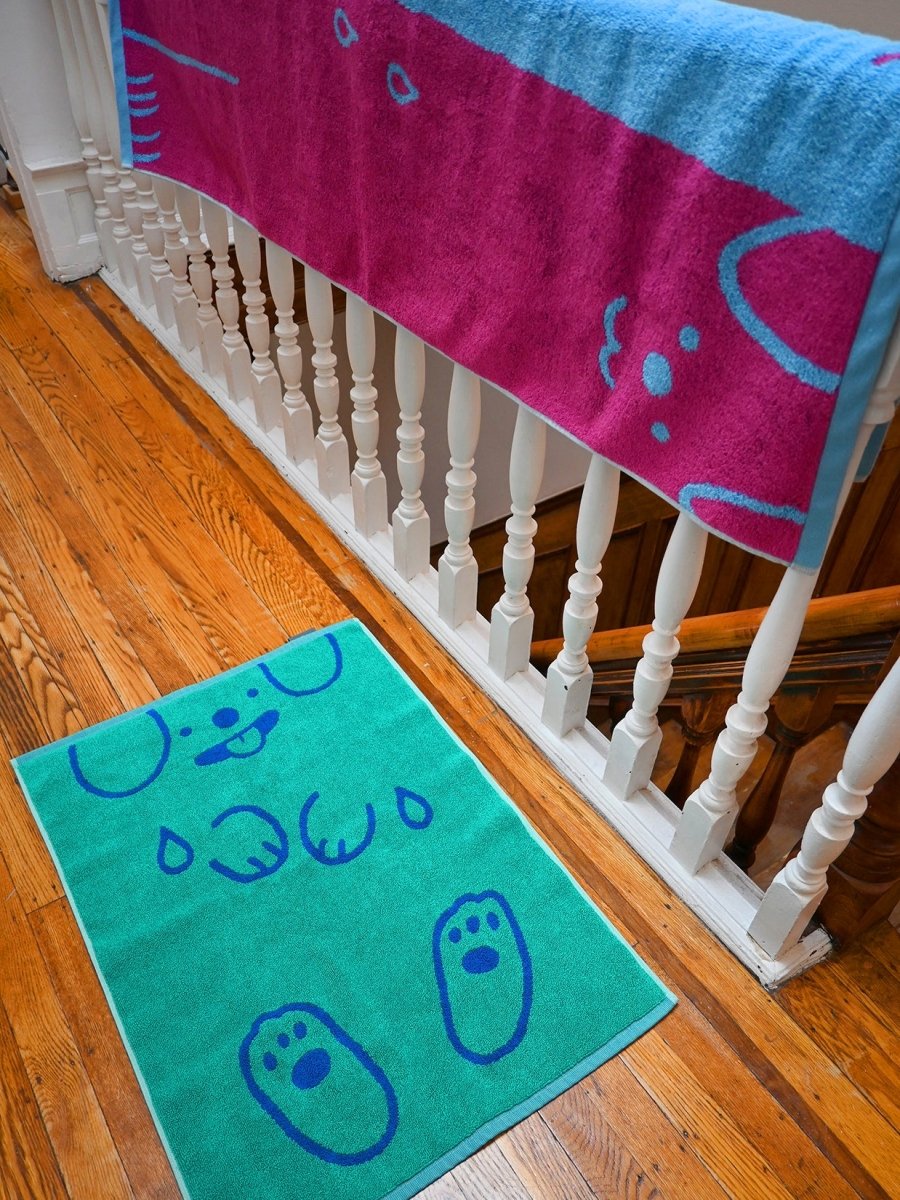 "WET DOGS" collection of terry cloth bath towels and bathmats. Natali Koromoto x Ho Hos Hole in The Wall -- Designed in Brooklyn, NY. Made in Portugal with BCI Cotton, Oeko-Tex Standard 100. Bath mat 20"x30", 1000 GSM.